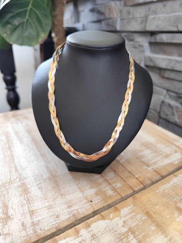 Producto - Collar trenzado tricolor mediano. Acero quirúrgico.