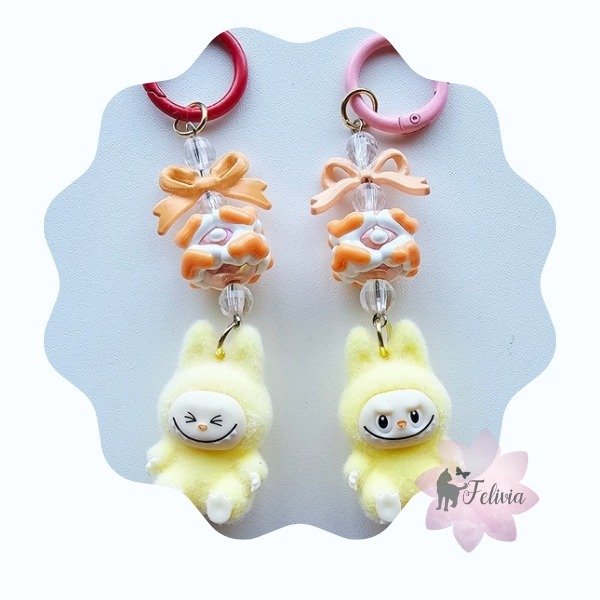 Producto - Llavero labubu aterciopelado. Amarillo