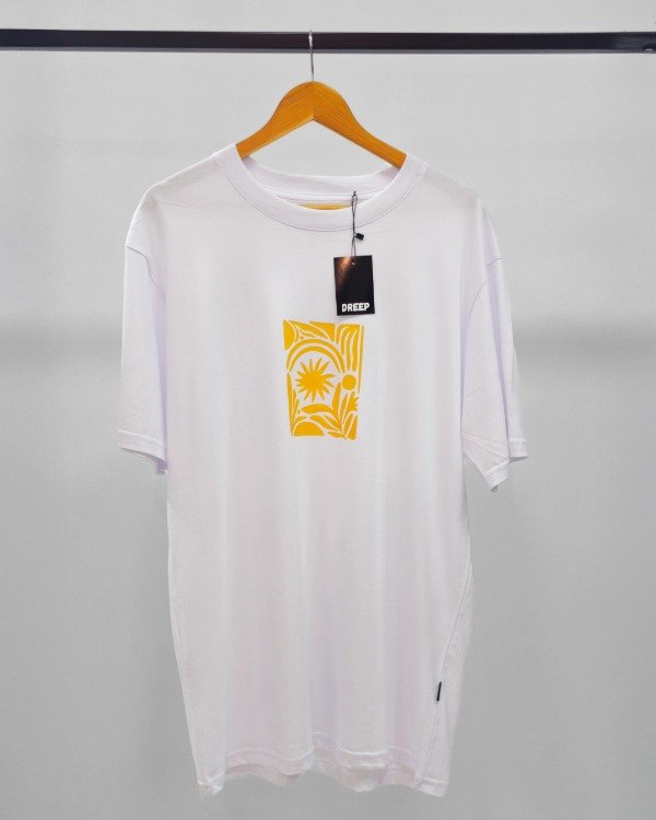 Producto - remera classic abstract en amarillo