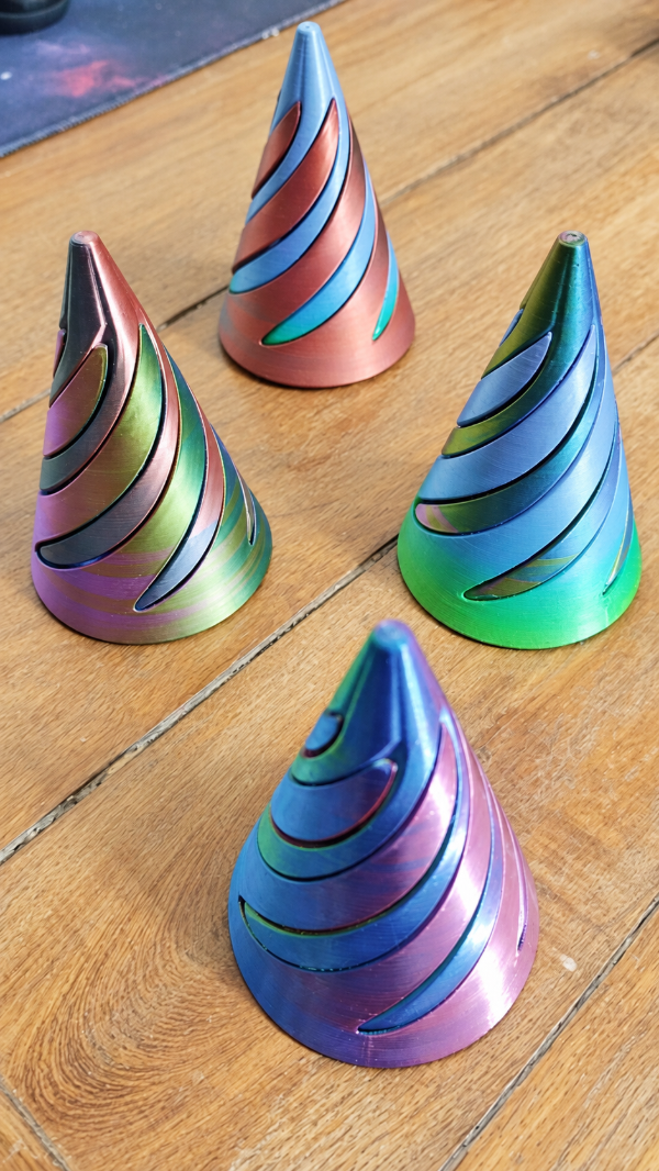 Producto - CONO ESPIRAL antiestrés (impresión 3D). Alto: 8cm. Diámetro: 5cm. - 1
