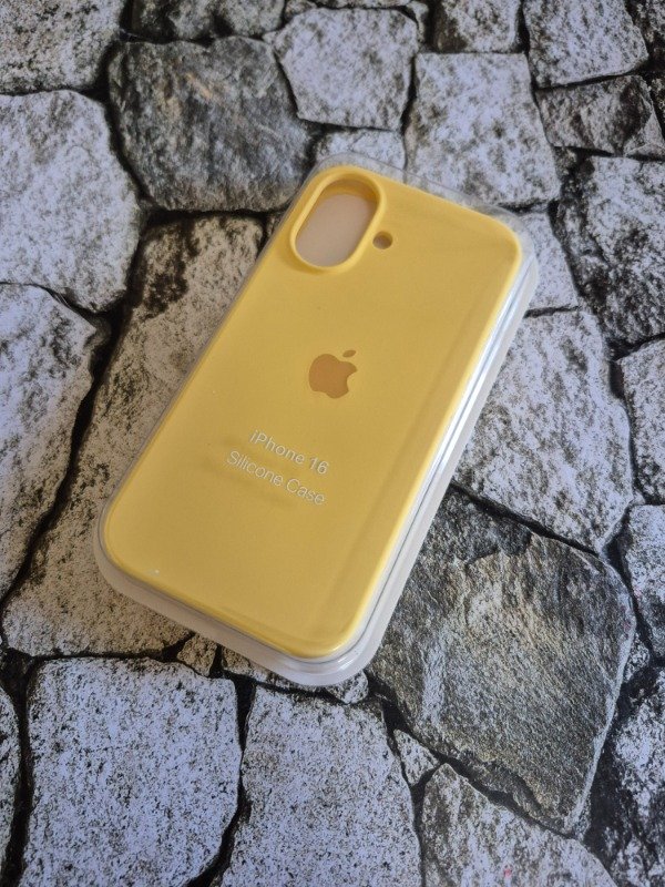 Producto - Funda silicone case logo Iphone 16 amarilla