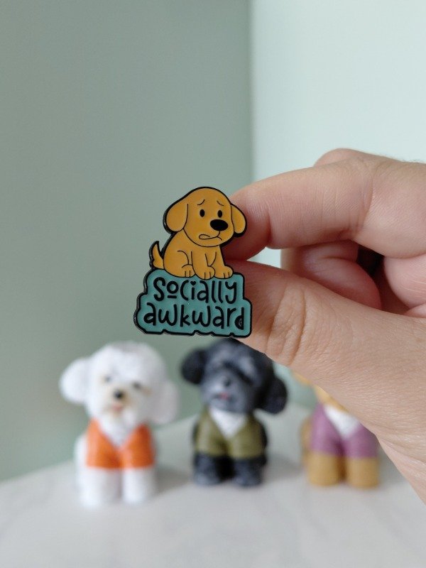 Producto - Pin metalizado - Perrito "Socially awkward" #3071