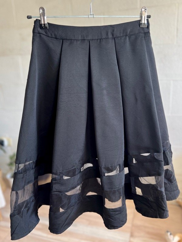 Producto - Falda negra plato