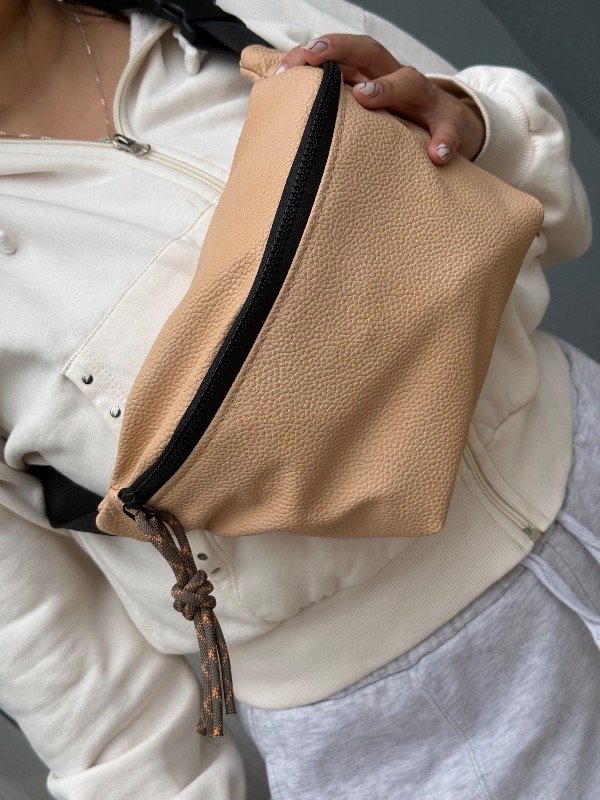 Producto - Riñonera Jackie cuero textura Camel claro