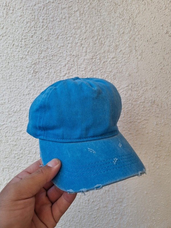 Producto - Gorra LISA VINTAGE REGULABLE TURQUESA CON ROTURAS