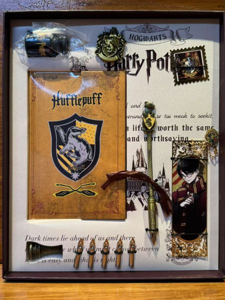 Producto - Set Harry Potter Sellos y Pluma - Hogwarts - Hufflepuff