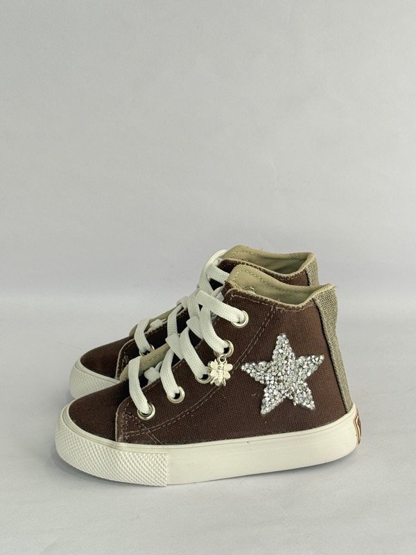 Producto - A 486 bota con aplique lateral y charm