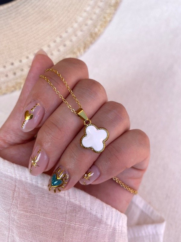 Producto - Collar VC blanco y dorado A.D