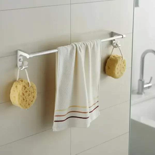 Producto - Toallero De Aluminio Inoxidable Con Ganchos 57cm Plateado