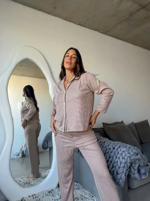Producto - Pijama camisero de morley camel