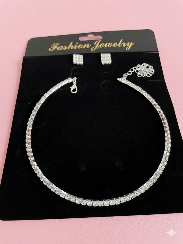 Producto - Conjunto de choker y aros de strass plateado