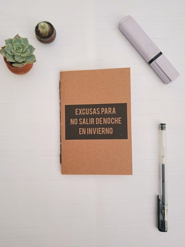 Producto - Libreta "Excusas para no salir de noche en invierno"