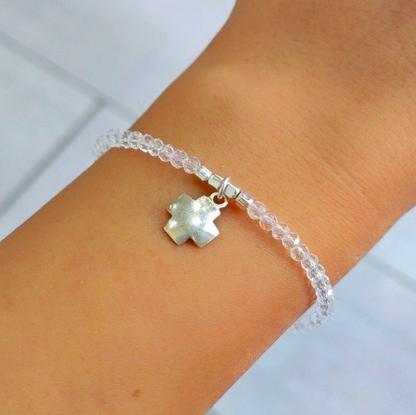 Producto - Pulsera cristales transparentes, cubitos de plata y dije cruz