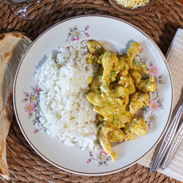 Producto - Pollo al curry con vegetales y arroz