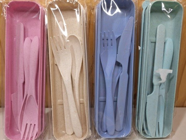 Producto - Set cubiertos plastico rígido con stuche