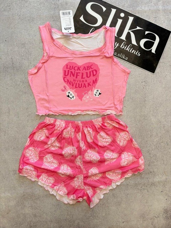 Pijama short y musculosa rosa y fucsia
