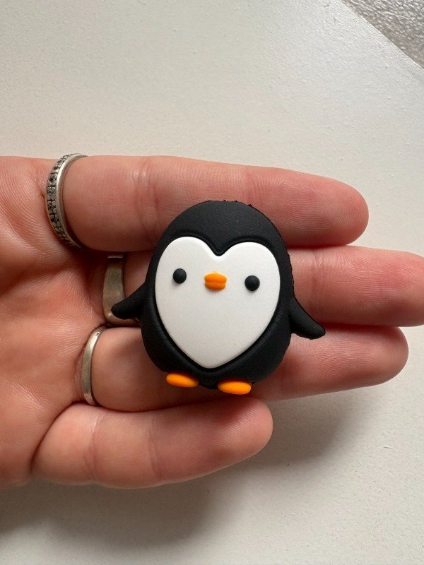Producto - come cable pinguino negro