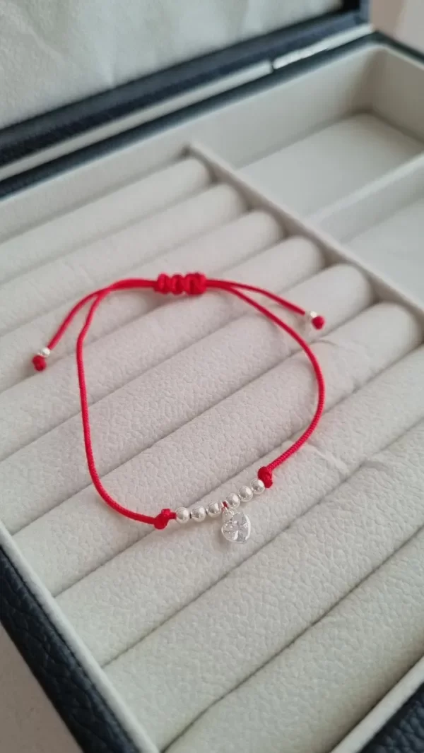 Producto - Pulsera roja regulable con bolitas y corazon blanco plata925