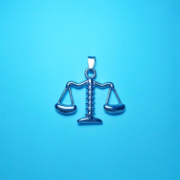 Producto - Dije Balanza de la Justicia (Macizo)