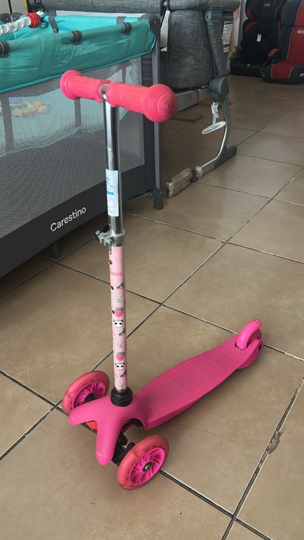 Producto - Monopatín infantil fucsia de 3 ruedas - 3