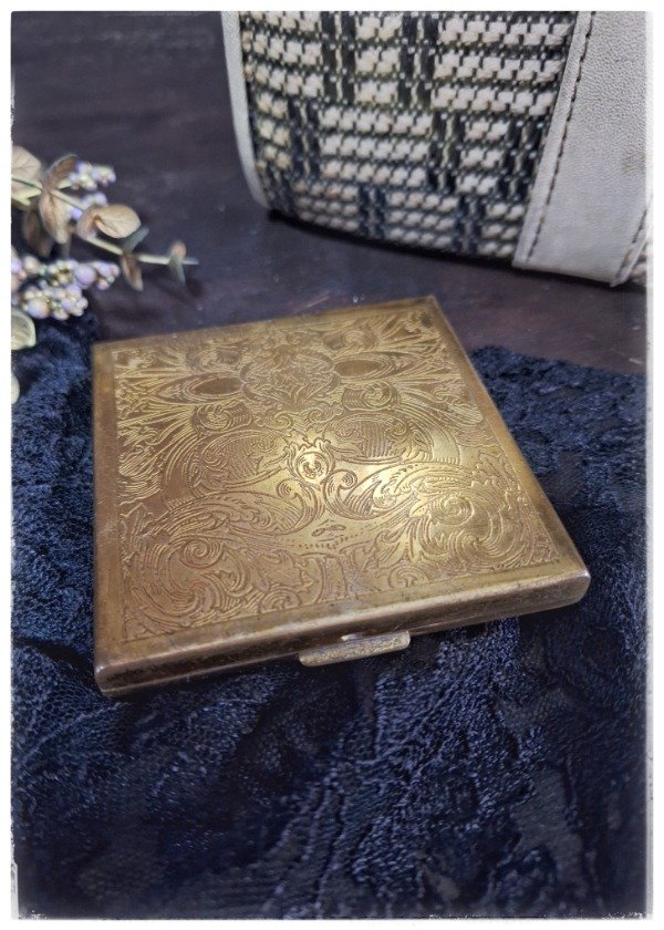 Producto - Polvera de Bronce labrado