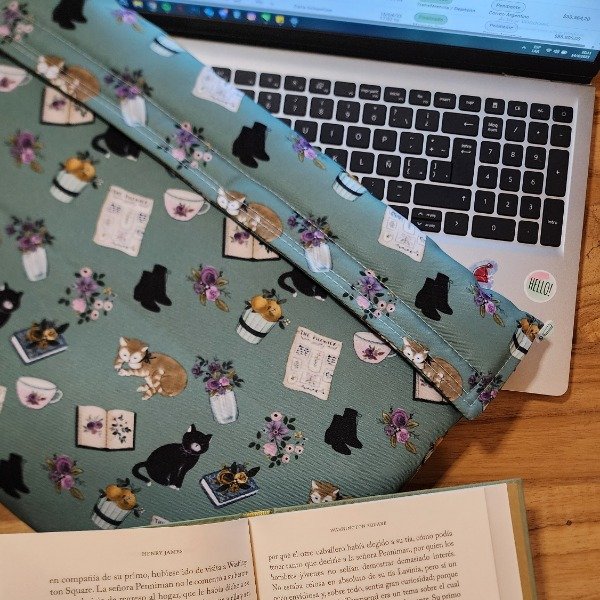 Producto - Funda para notebook Gatitos Verdes IMPERMEABLE - 0