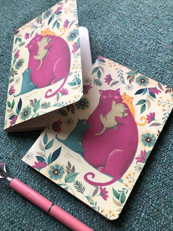 Producto - Libreta Mamá gata púrpura - 1