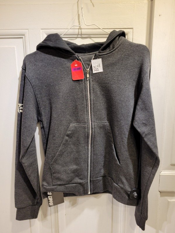 Producto - Buzo SO CIPPO gris c/cierre Nuevo Con etiqueta Talle 12 años - PRECIO: 30X