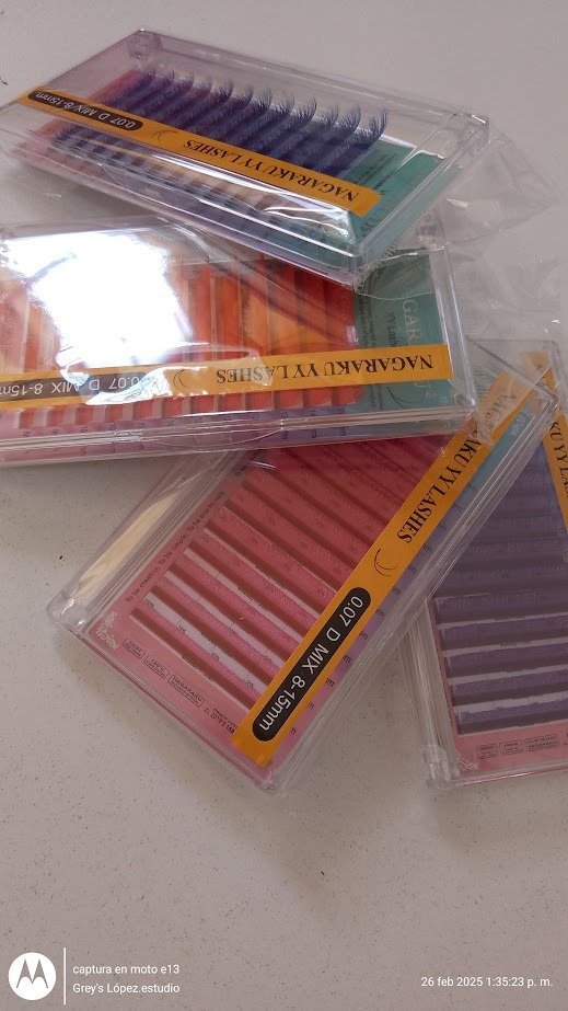 Producto - Pestañas TECNOLOGICAS 2D NAGARAKU MIX COLORES