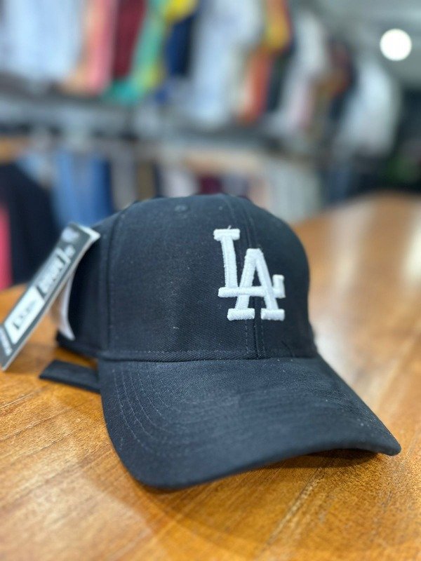 Producto - Gorra LA letra blanca