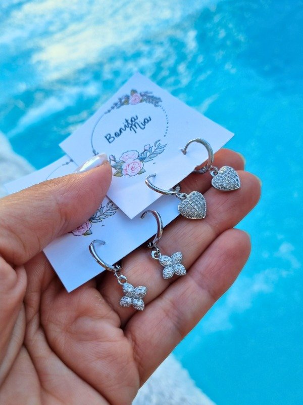 Producto - ARGOLLITAS AQ CORAZON O FLOR STRAS