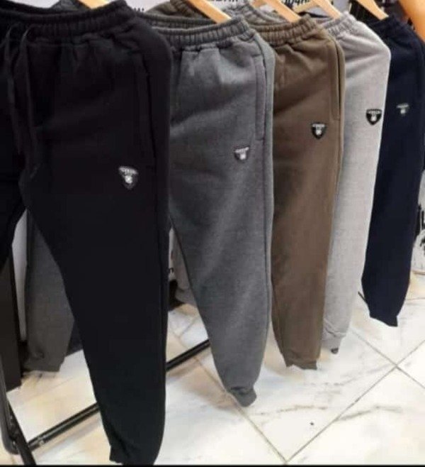 Producto - LINEA BRISA Jogging con puño y cierre frizados