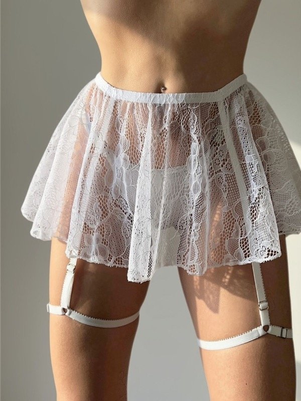 Producto - POLLERA DE ENCAJE BLANCA CON LIGUERO DE PIERNAS