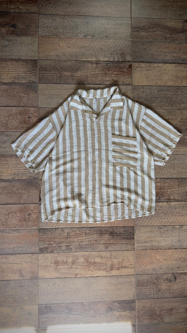 Producto - CAMISA BOXY RAYAS BEIGE DE LINO