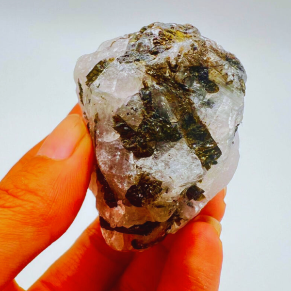 Producto - Cuarzo con turmalina verde 02