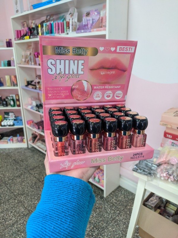 Producto - Gloss con color miss betty