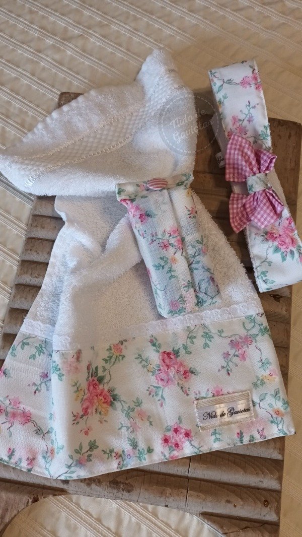 Producto - TOALLA CHICA DE ALGODON + VINCHA DEMAQUILLANTE + PORTA PAÑUELOS "MONIQUE"