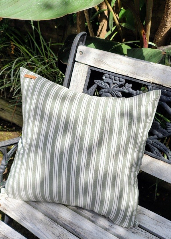 Producto - Fundas de tusor rayado verde 40x40