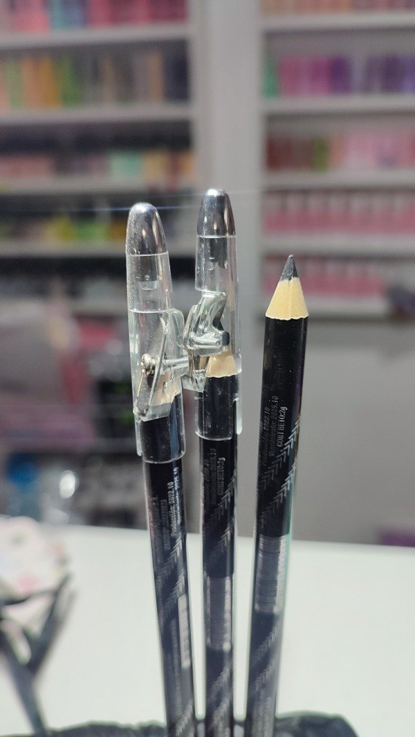 Producto - Lápiz delineador negro