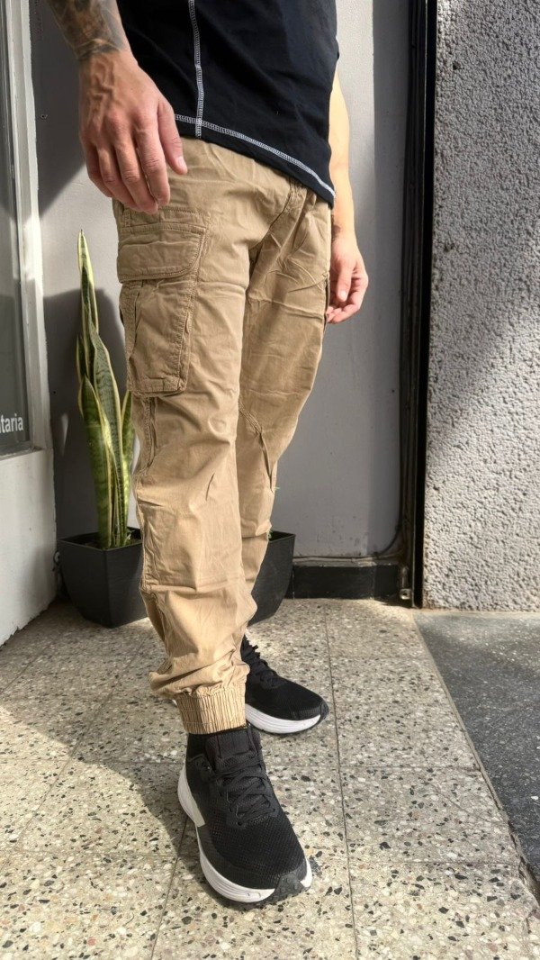 Producto - Cargo importado beige