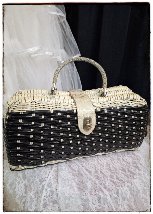 Producto - Cartera de Mimbre blanco y negro