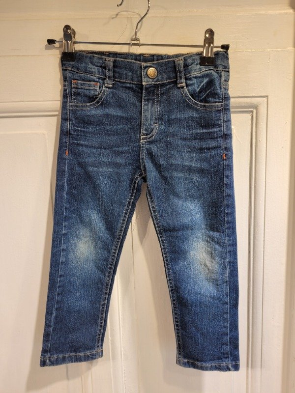 Producto - Jean MIMO azul oscuro chupin- Talle 3 años- PRECIO: 12X