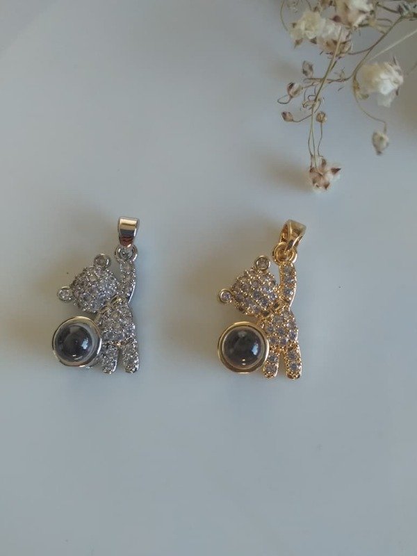 Producto - Dije 8 Oso Micropave Dorado (Te amo en 100 idiomas)