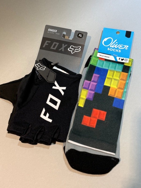 Producto - Combo medias + guantes negro