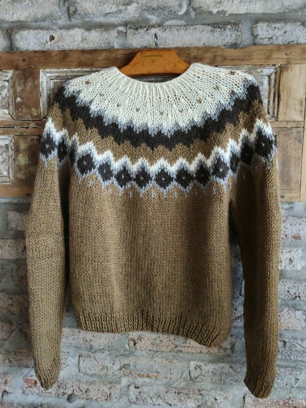 Producto - Sweater base camel de lana de oveja.
