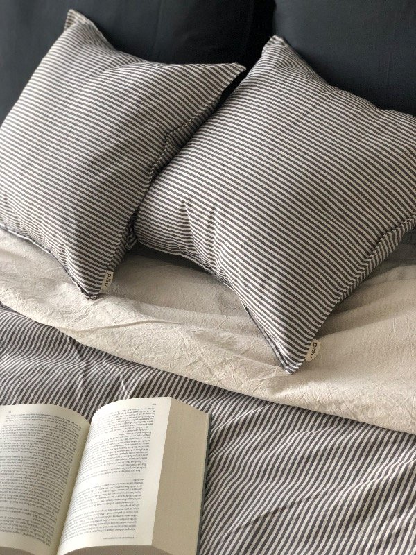Producto - ALMOHADÓN MIL RAYAS GRIS PLOMO