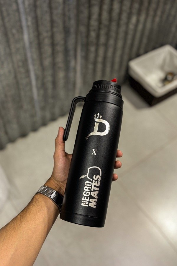 Producto - Termo Media Manija Negro 1L + Grabado Láser