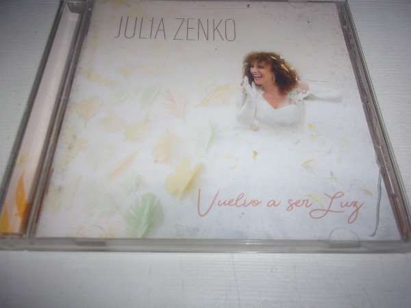 Producto - CD JULIA ZENKO VUELVO A SER LUZ LEER L51