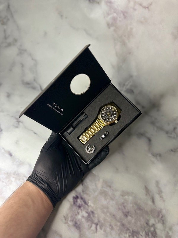 Producto - Tomi oro y negro