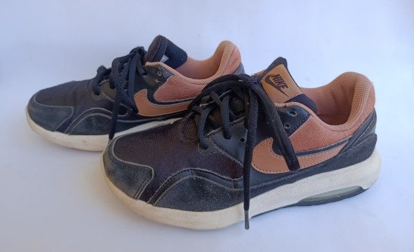 Producto - ZAPATILLAS DE LONA MARCA NIKE TALLE 35